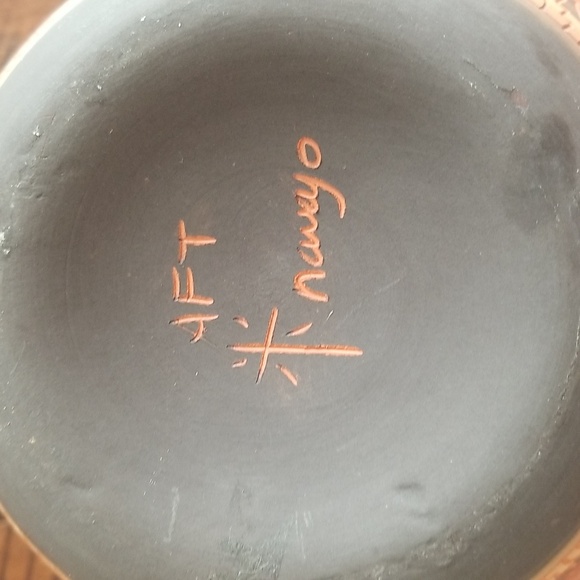 Navajo Native American Pottery Signed Vase - Picture 3 of 4